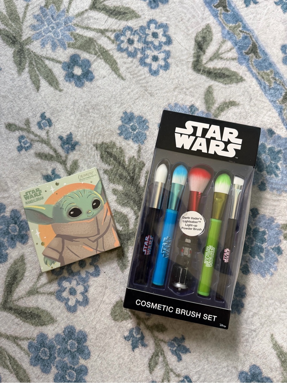 Star Wars Makeup Brush Set with Grogu Compact —  color pop eyeshadow set nwt